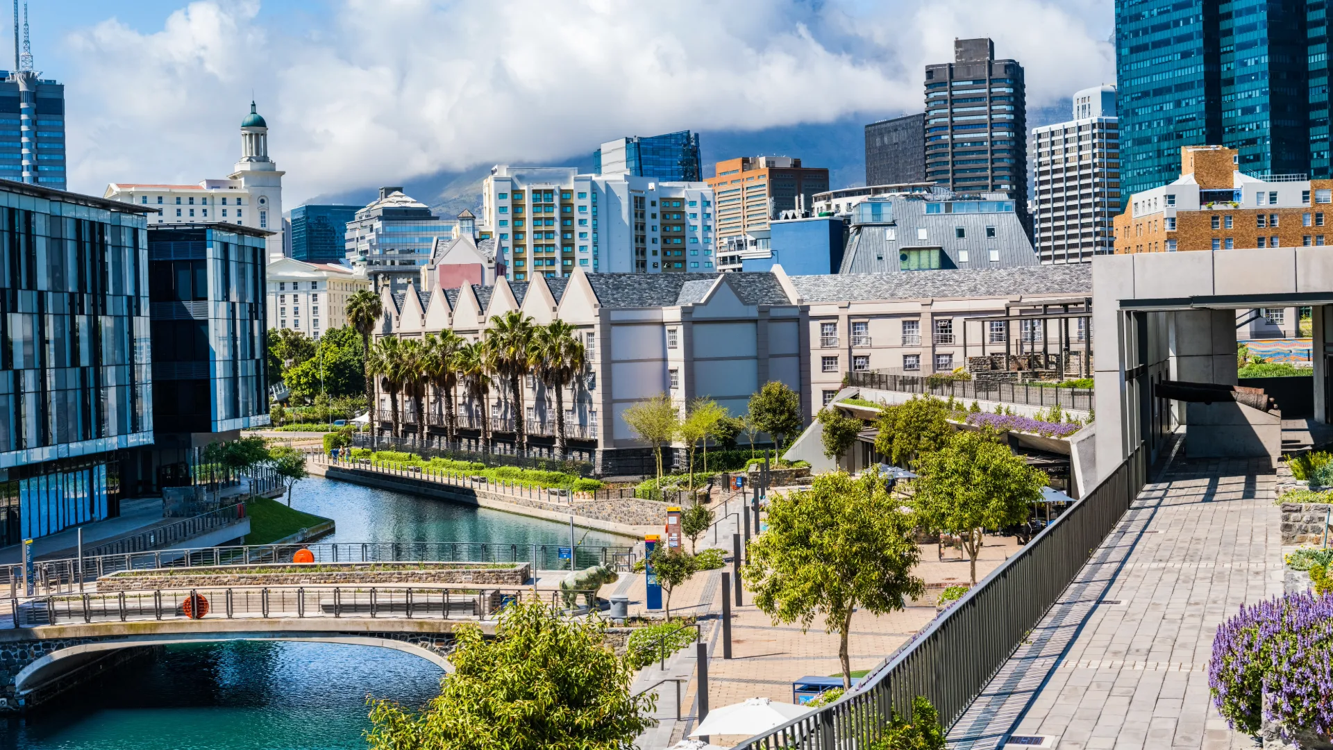 Retail premises to let in Cape Town on a high-footfall street